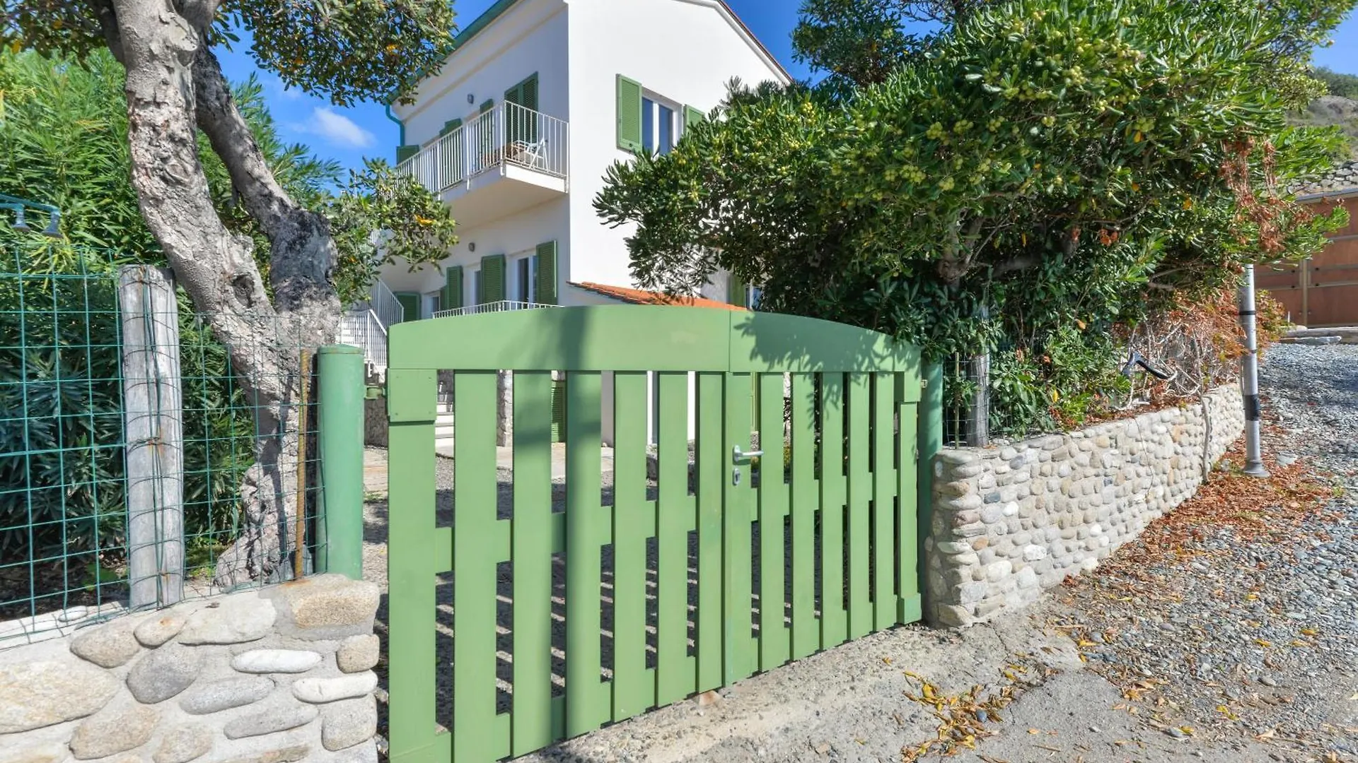 Il Quartiere Apt Capraia contacts